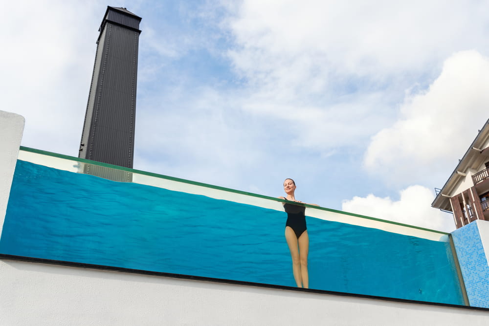 parois de piscine en verre
